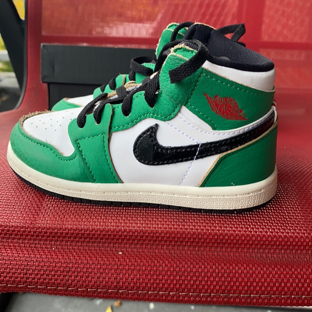Air Jordan 1 Lucky Green woman’s exclusive size 8c toddler